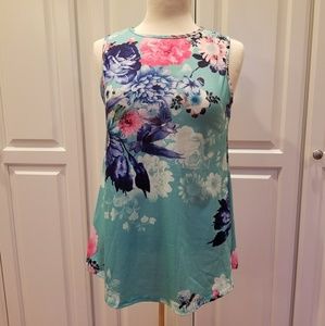 NWOT beautiful floral tank, s/m